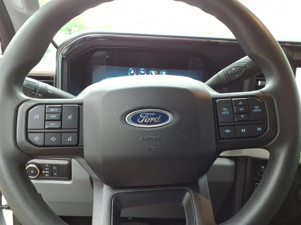 Ford Super Duty F-250 SRW XL 4WD Crew Cab 6.75' Box 2023