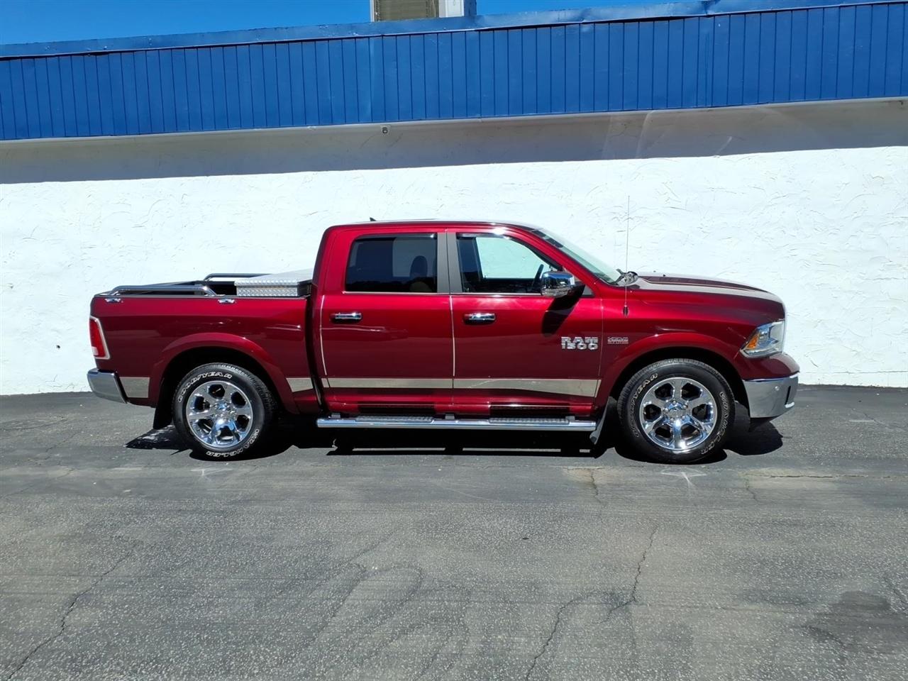 RAM 1500 Laramie 4x2 Crew Cab 5'7" Box 2017