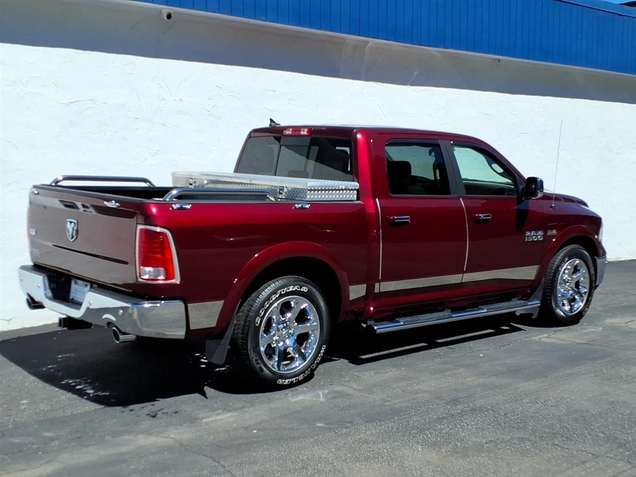 RAM 1500 Laramie 4x2 Crew Cab 5'7" Box 2017