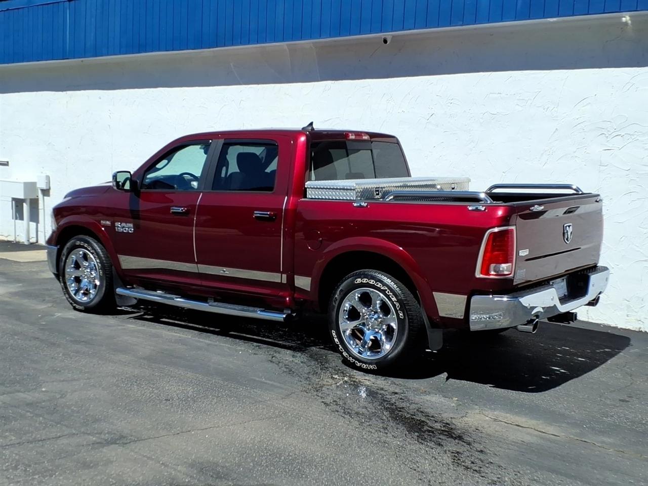 RAM 1500 Laramie 4x2 Crew Cab 5'7" Box 2017