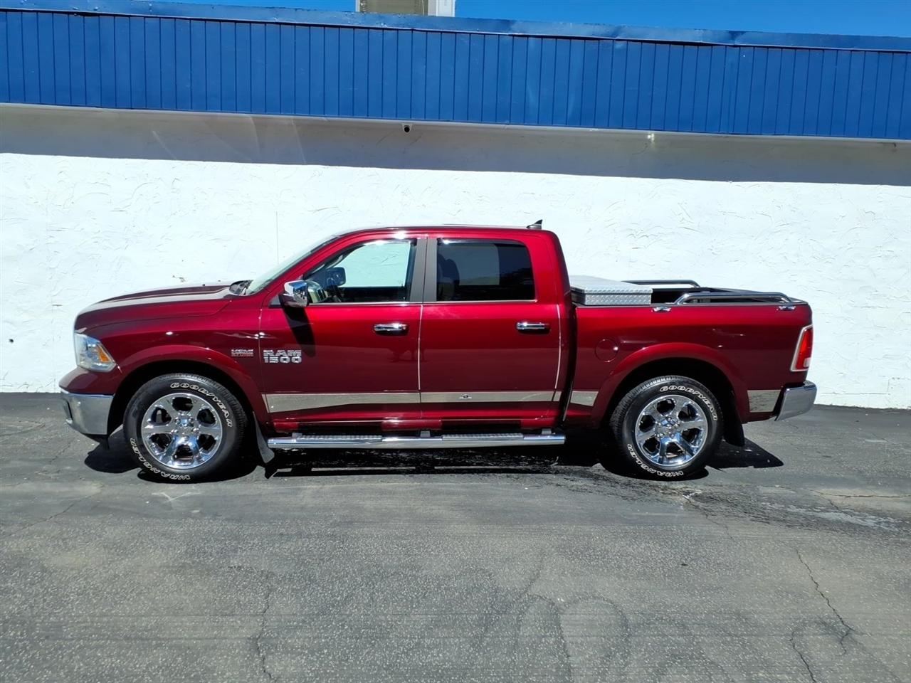 RAM 1500 Laramie 4x2 Crew Cab 5'7" Box 2017