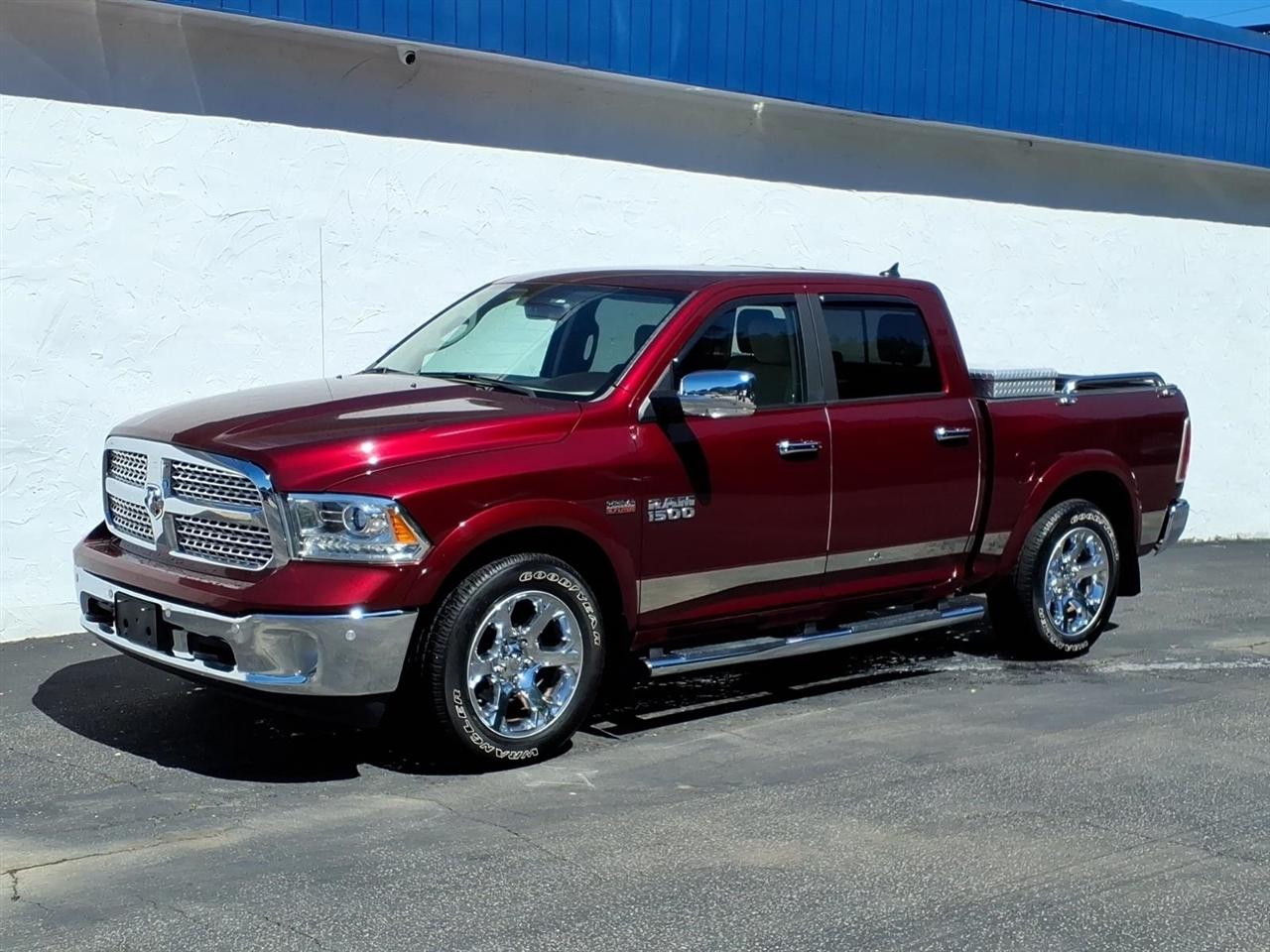 RAM 1500 Laramie 4x2 Crew Cab 5'7" Box 2017