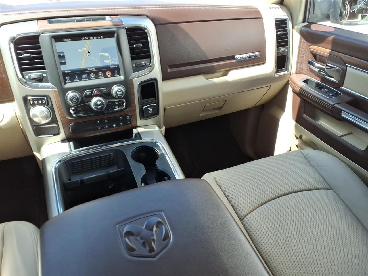 RAM 1500 Laramie 4x2 Crew Cab 5'7" Box 2017