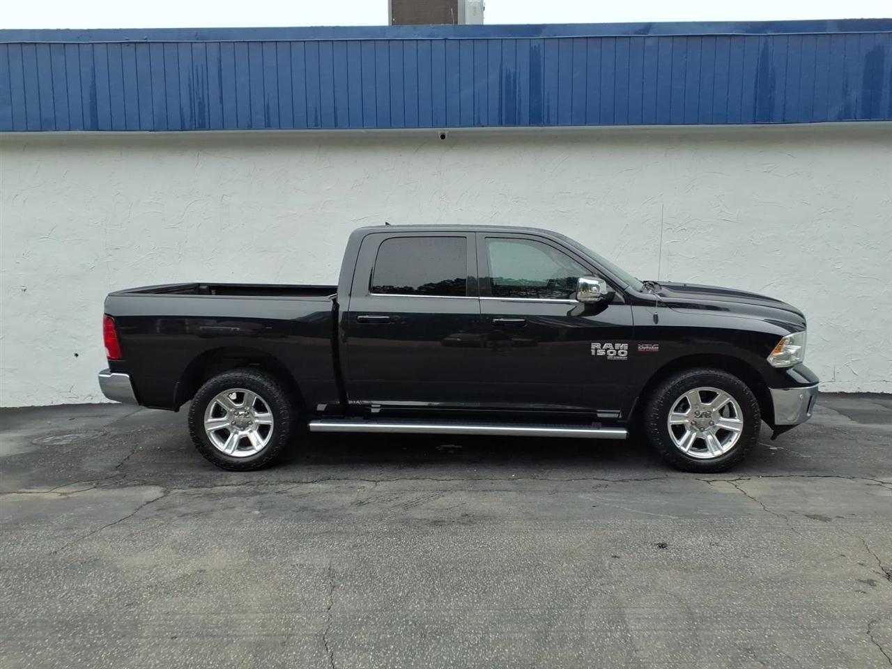 RAM 1500 Classic Lone Star Silver 4x4 Crew Cab 5'7" Box 2019