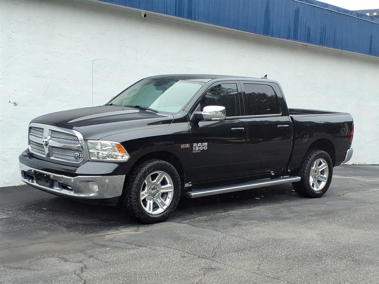 RAM 1500 Classic Lone Star Silver 4x4 Crew Cab 5'7" Box 2019