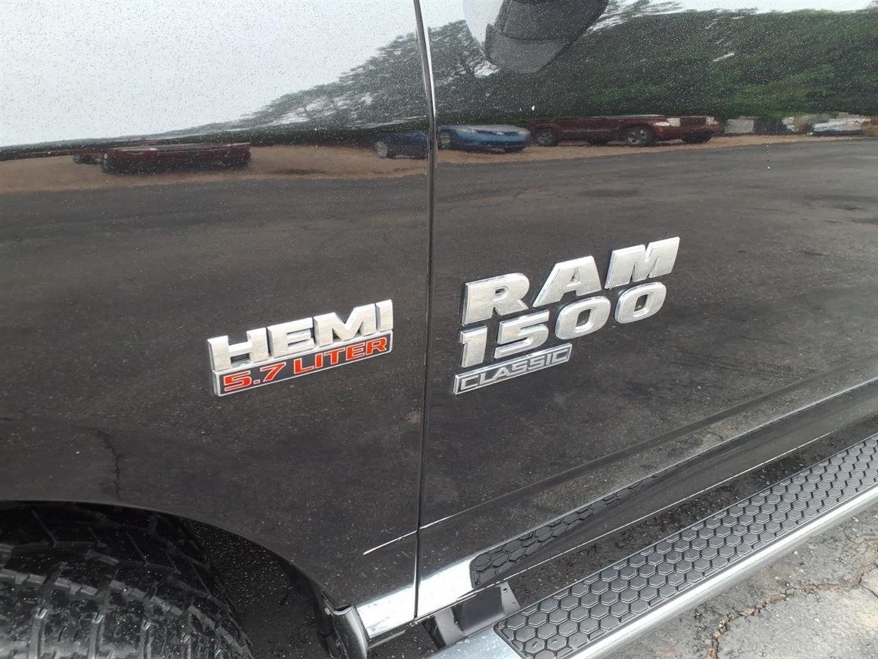 RAM 1500 Classic Lone Star Silver 4x4 Crew Cab 5'7" Box 2019
