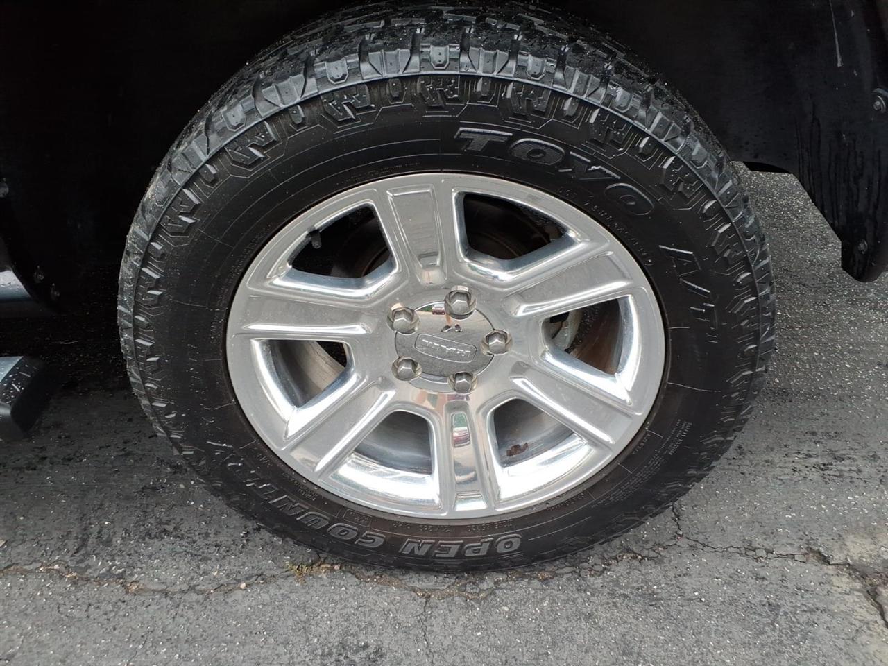 RAM 1500 Classic Lone Star Silver 4x4 Crew Cab 5'7" Box 2019