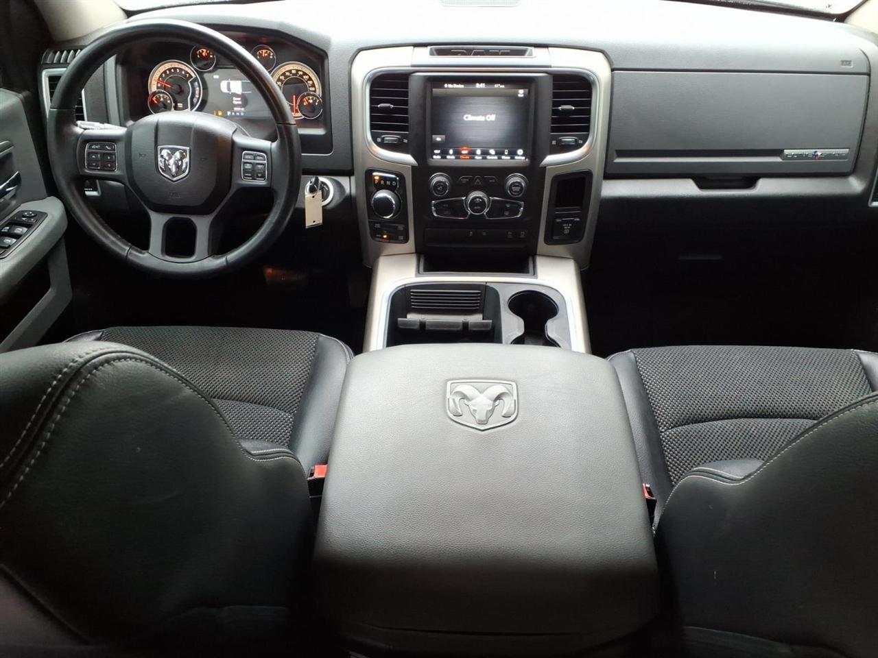 RAM 1500 Classic Lone Star Silver 4x4 Crew Cab 5'7" Box 2019