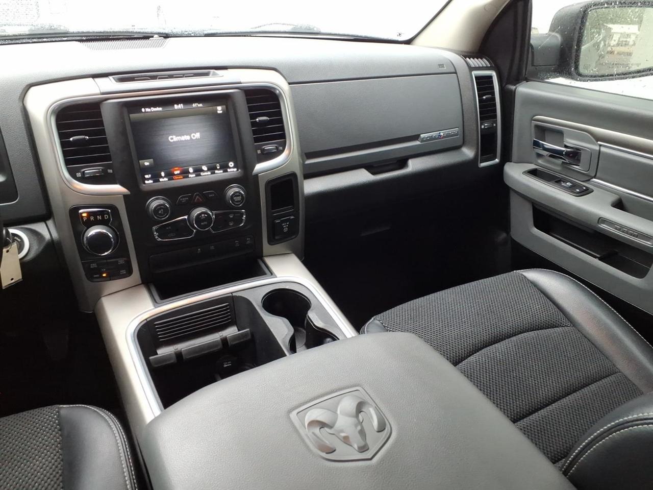 RAM 1500 Classic Lone Star Silver 4x4 Crew Cab 5'7" Box 2019