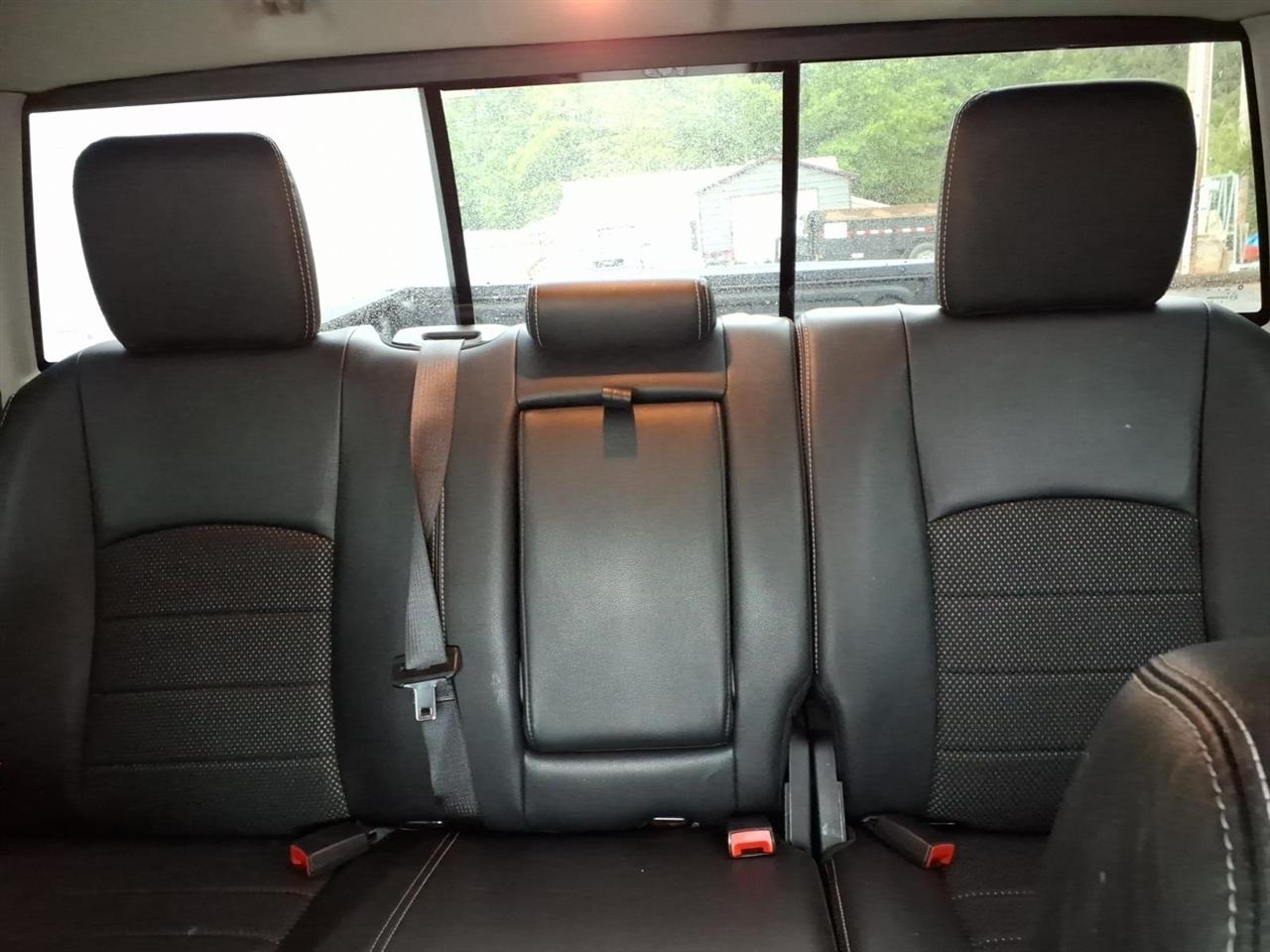RAM 1500 Classic Lone Star Silver 4x4 Crew Cab 5'7" Box 2019