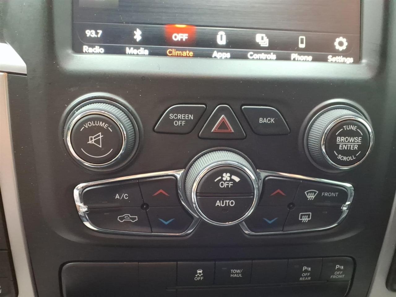 RAM 1500 Classic Lone Star Silver 4x4 Crew Cab 5'7" Box 2019