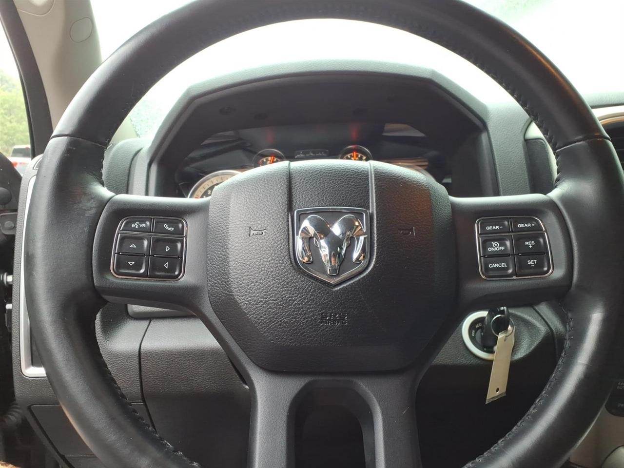 RAM 1500 Classic Lone Star Silver 4x4 Crew Cab 5'7" Box 2019