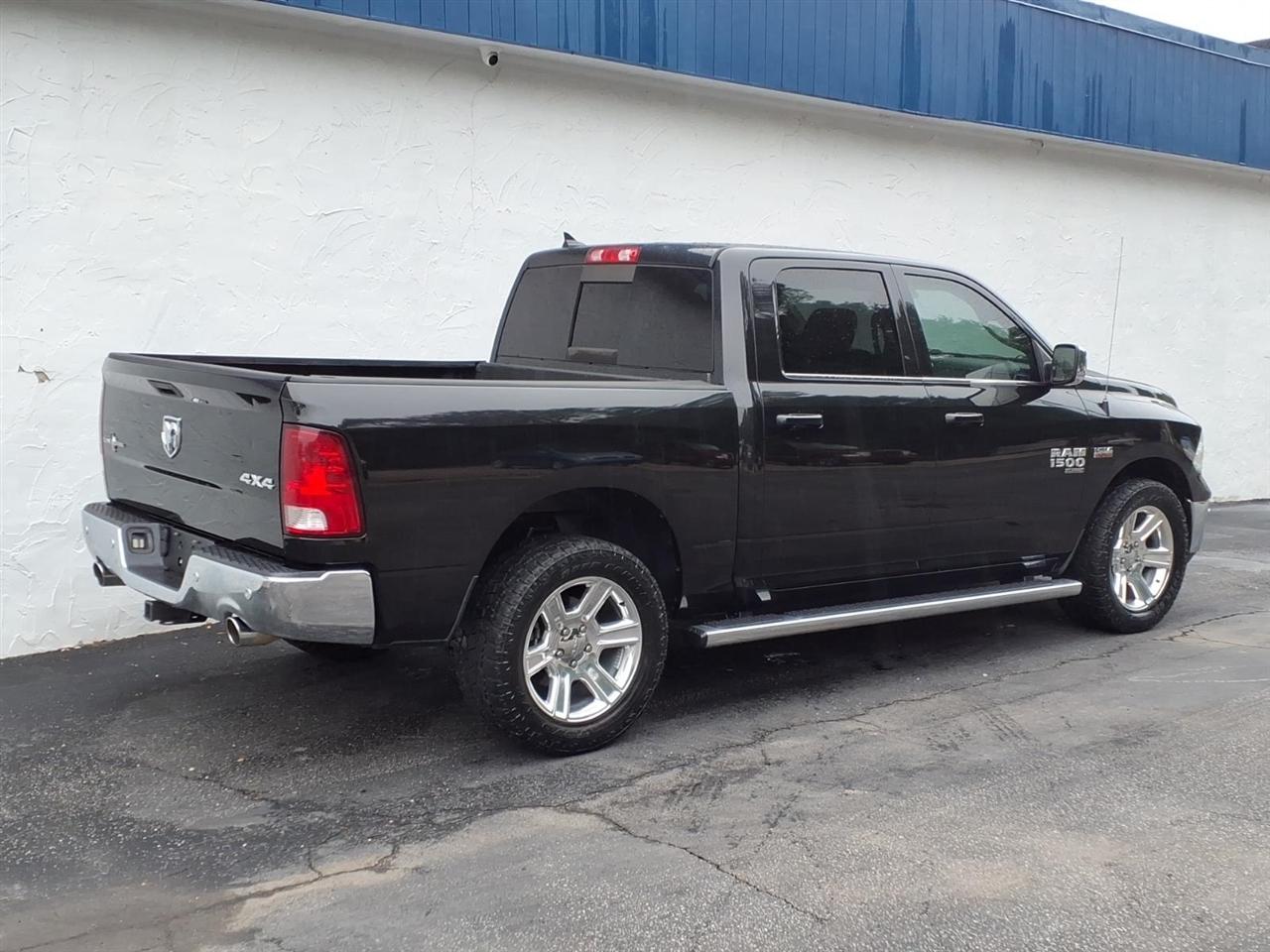 RAM 1500 Classic Lone Star Silver 4x4 Crew Cab 5'7" Box 2019