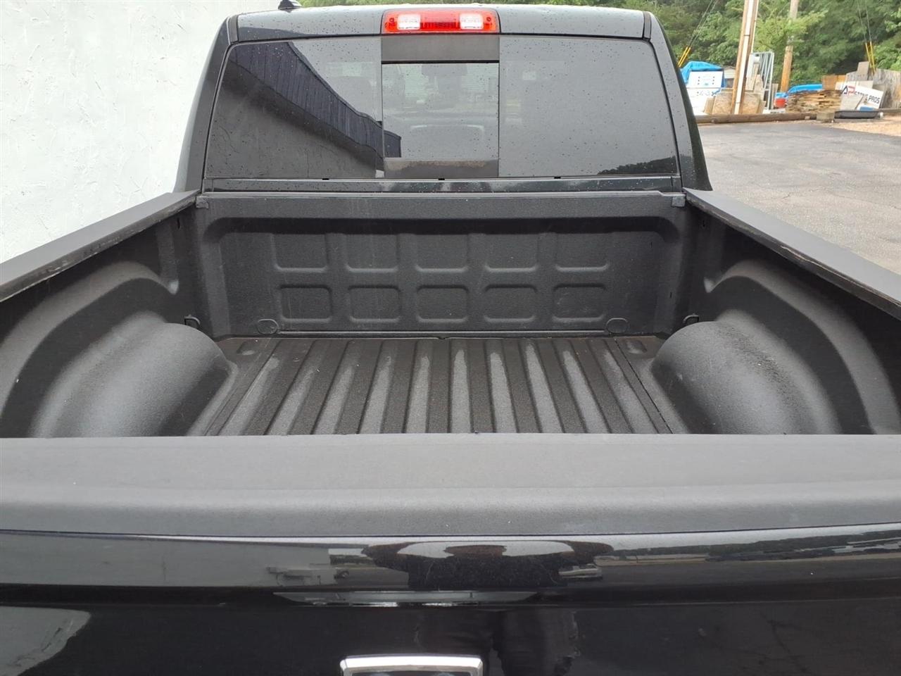 RAM 1500 Classic Lone Star Silver 4x4 Crew Cab 5'7" Box 2019
