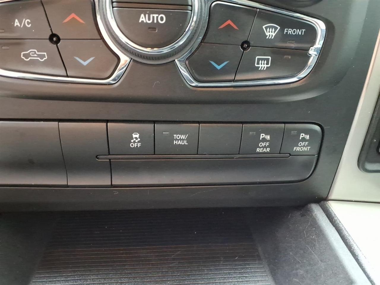 RAM 1500 Classic Lone Star Silver 4x4 Crew Cab 5'7" Box 2019