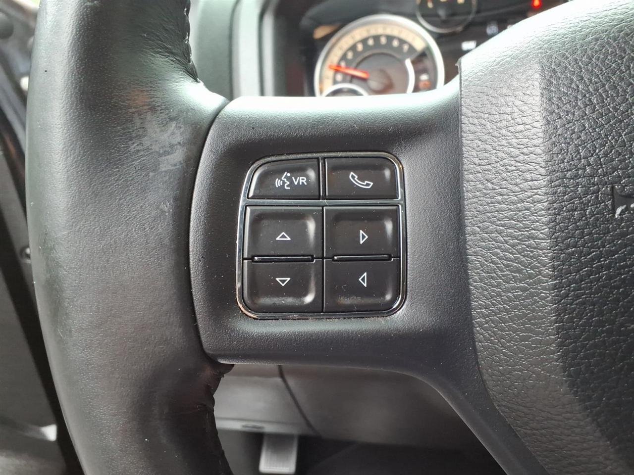 RAM 1500 Classic Lone Star Silver 4x4 Crew Cab 5'7" Box 2019