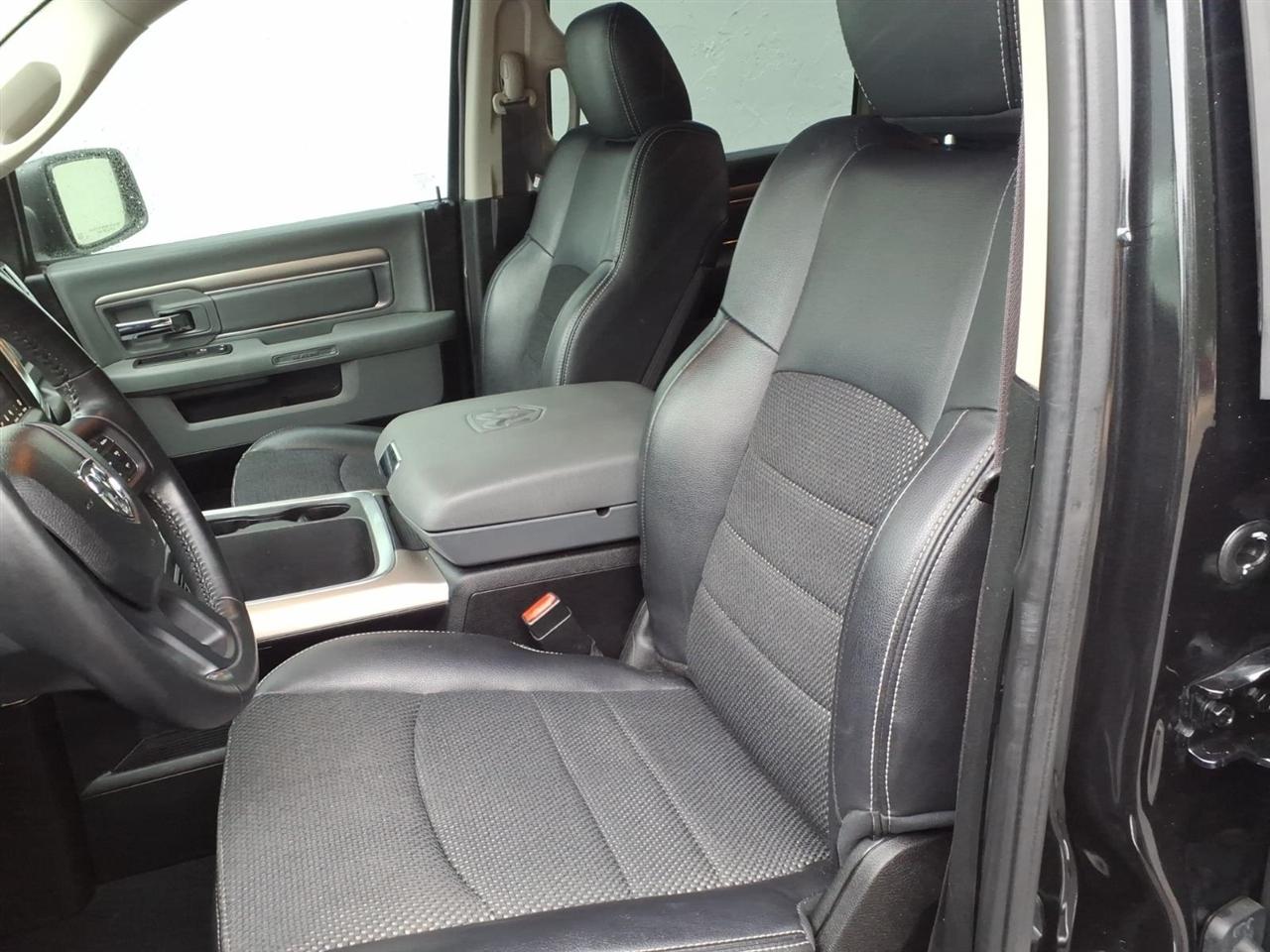 RAM 1500 Classic Lone Star Silver 4x4 Crew Cab 5'7" Box 2019