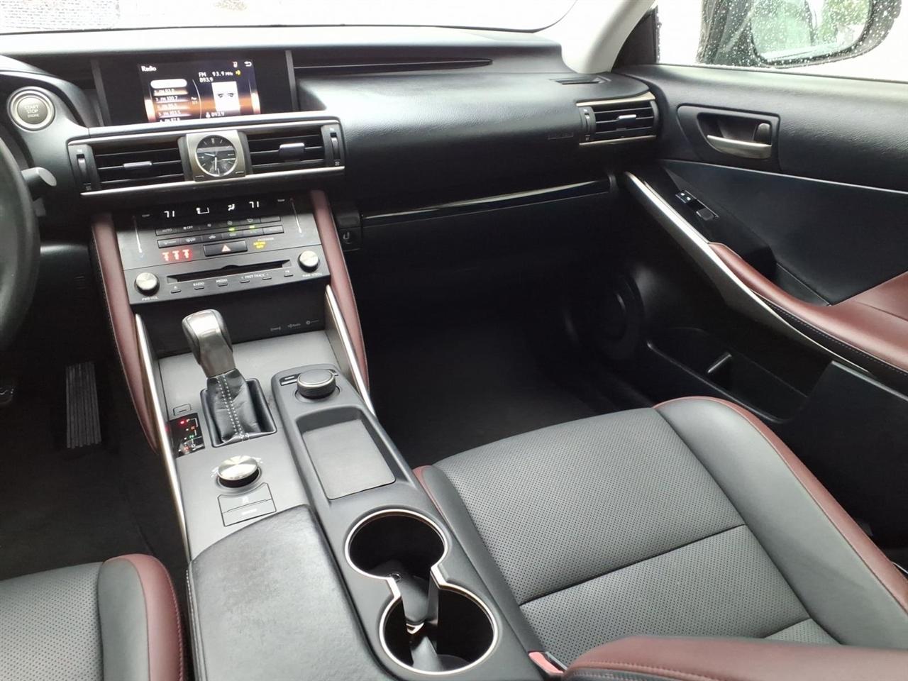 Lexus IS IS Turbo RWD 2017