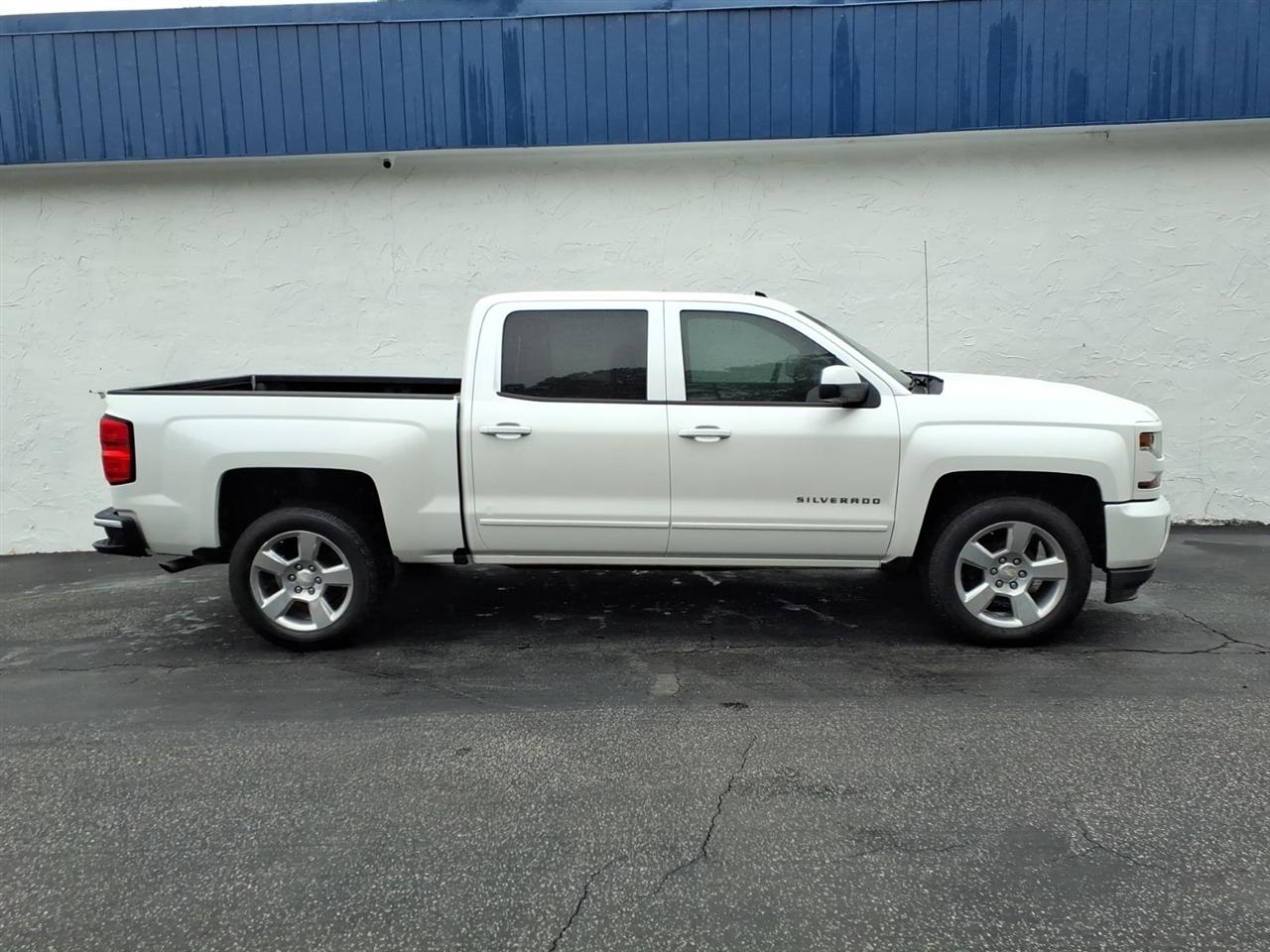 Chevrolet Silverado 1500 4WD Crew Cab 143.5" LT w/2LT 2017