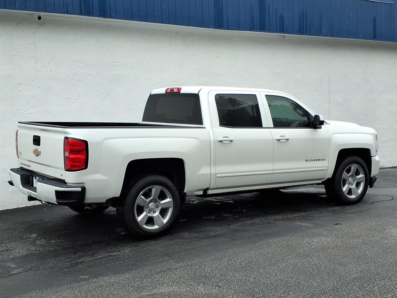 Chevrolet Silverado 1500 4WD Crew Cab 143.5" LT w/2LT 2017