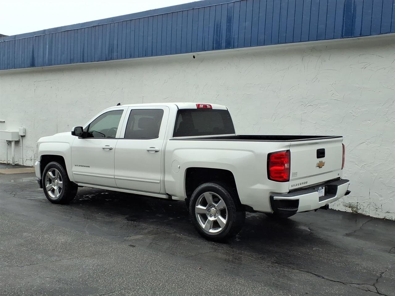 Chevrolet Silverado 1500 4WD Crew Cab 143.5" LT w/2LT 2017