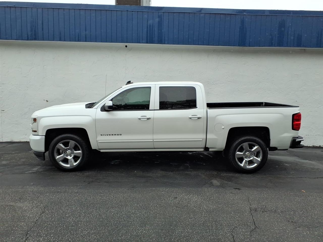 Chevrolet Silverado 1500 4WD Crew Cab 143.5" LT w/2LT 2017