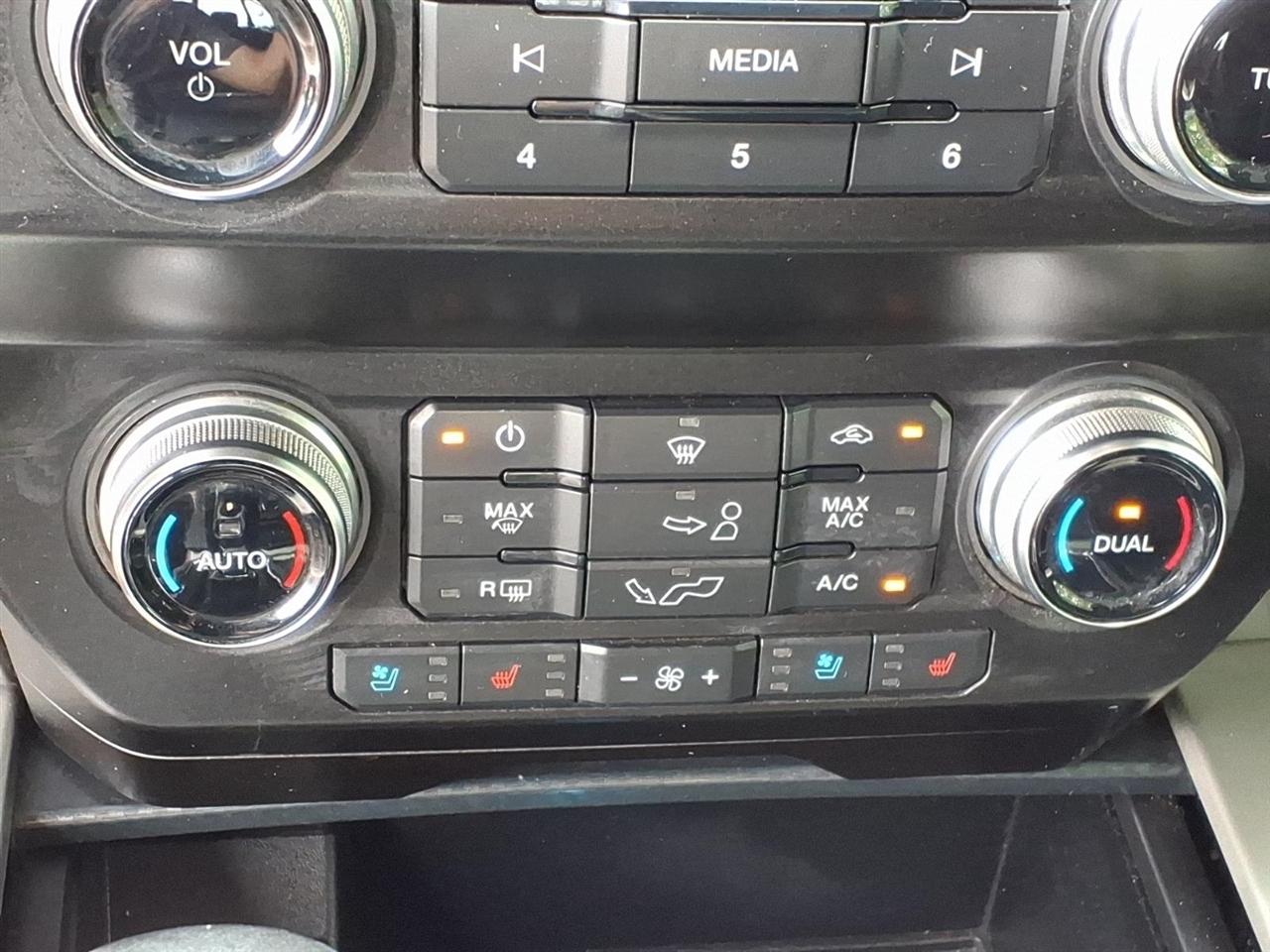 Ford F-150 SuperCrew 139" Lariat 4WD 2019