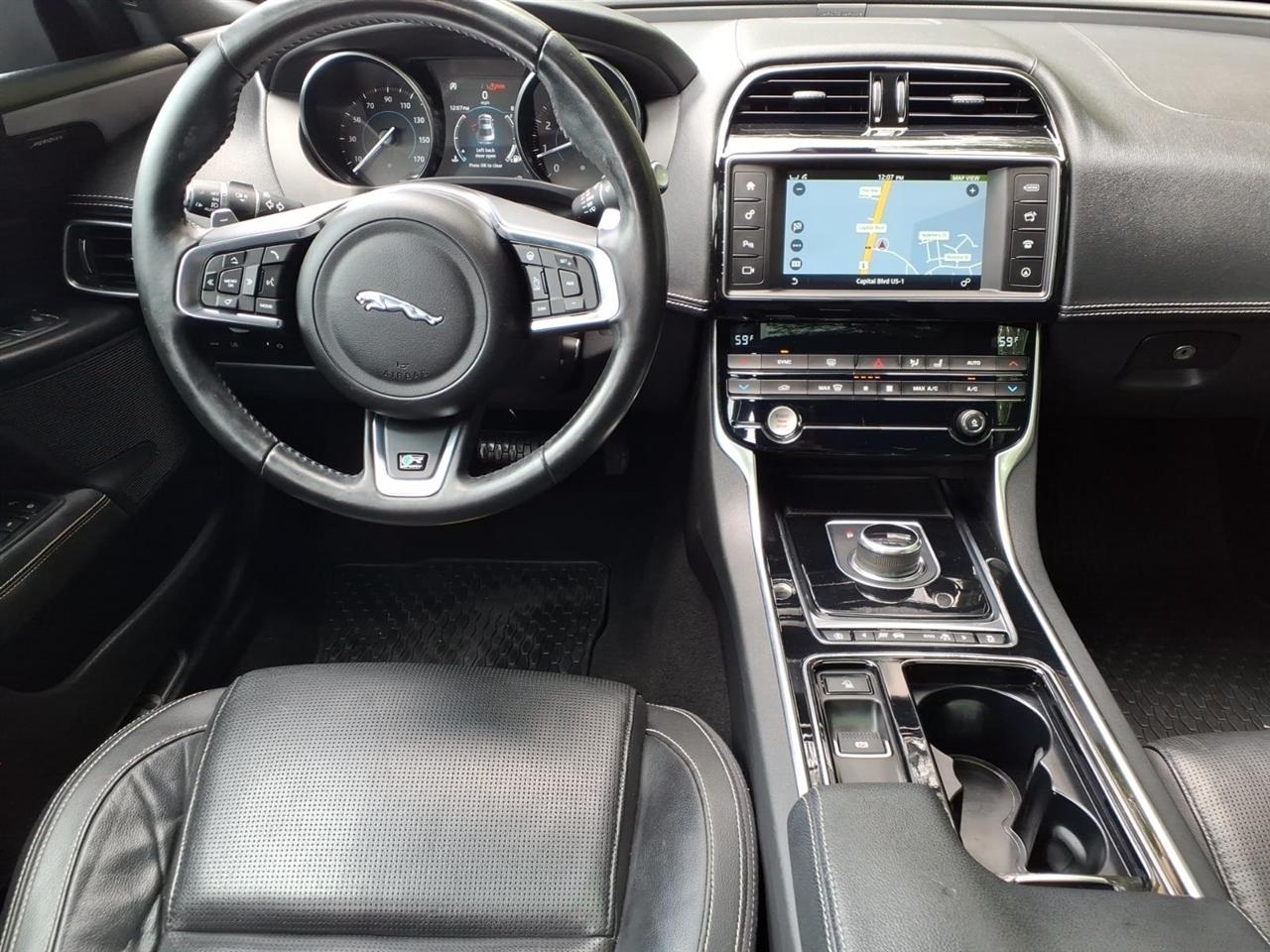 Jaguar XE 30t R-Sport RWD 2018