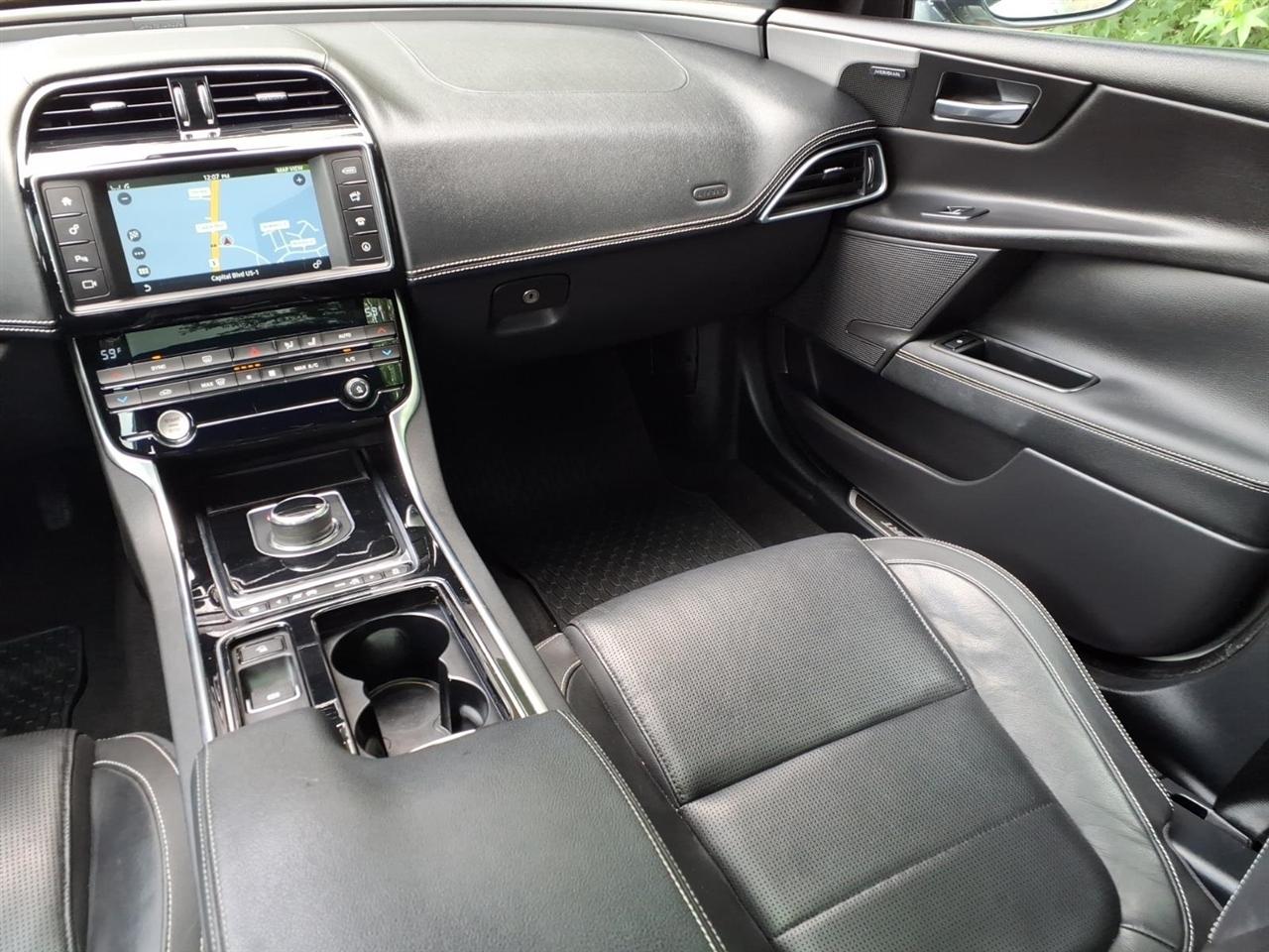 Jaguar XE 30t R-Sport RWD 2018