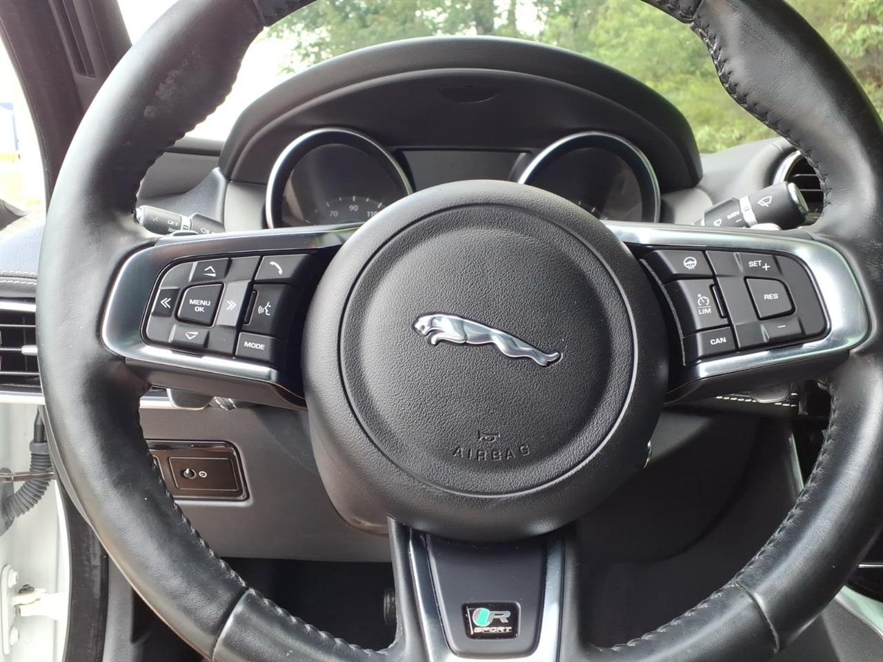Jaguar XE 30t R-Sport RWD 2018