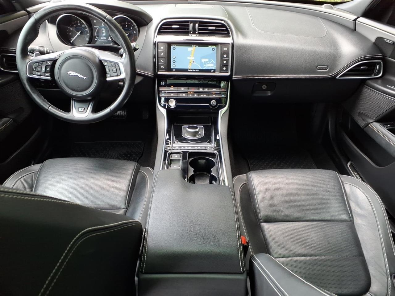 Jaguar XE 30t R-Sport RWD 2018