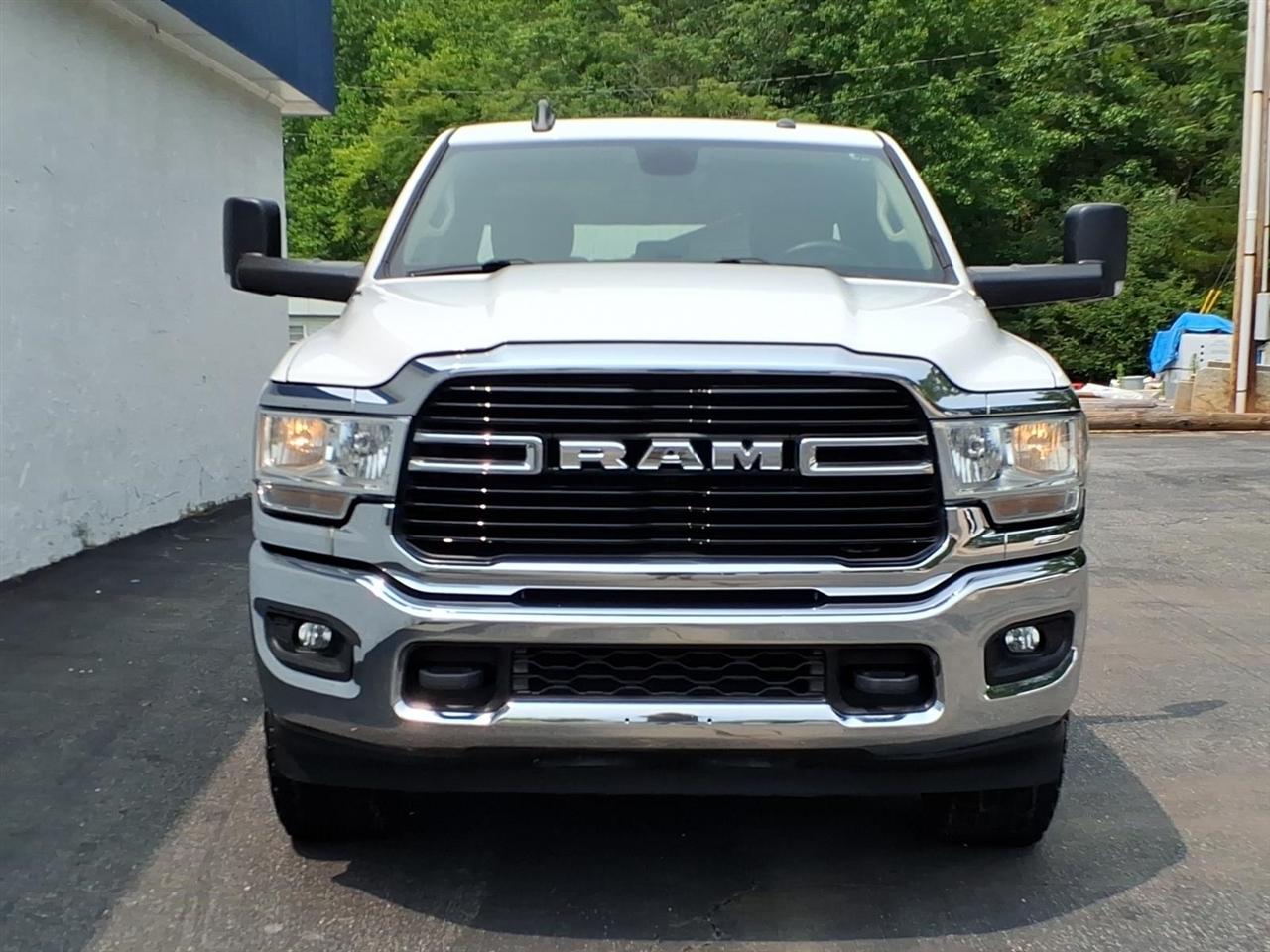 RAM 2500 Big Horn 4x4 Crew Cab 6'4" Box 2019