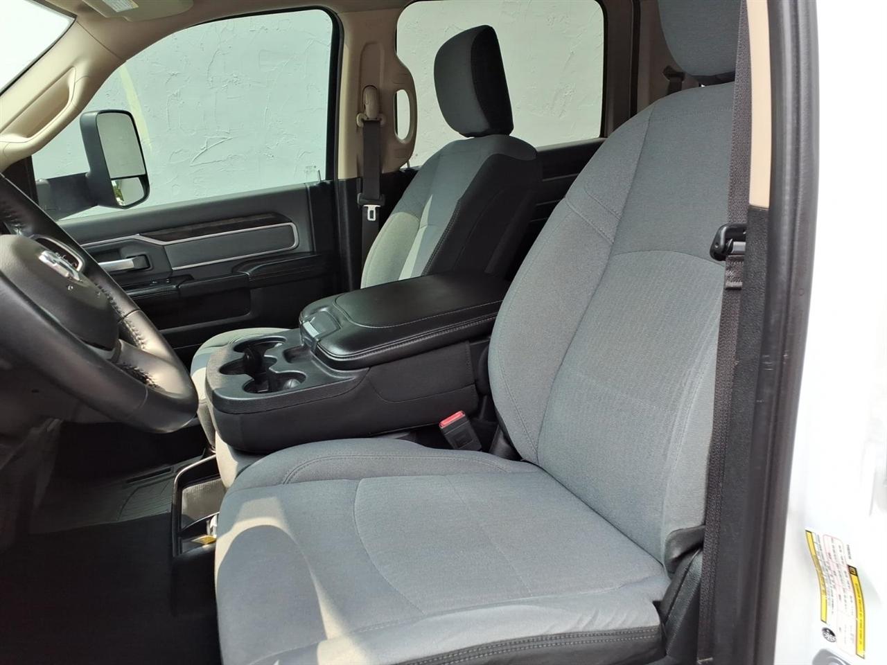 RAM 2500 Big Horn 4x4 Crew Cab 6'4" Box 2019