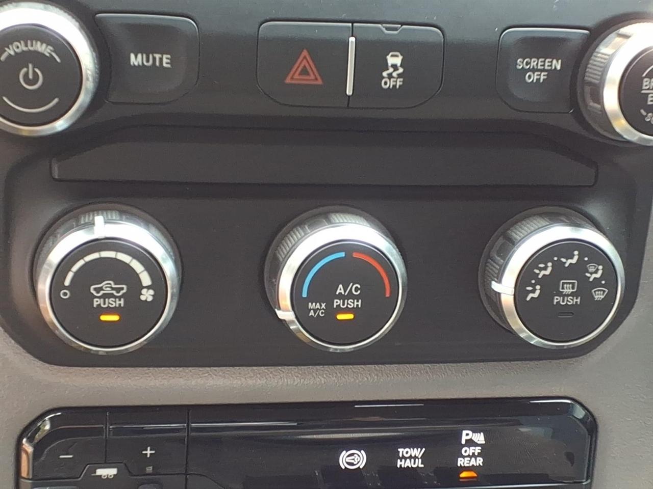RAM 2500 Big Horn 4x4 Crew Cab 6'4" Box 2019