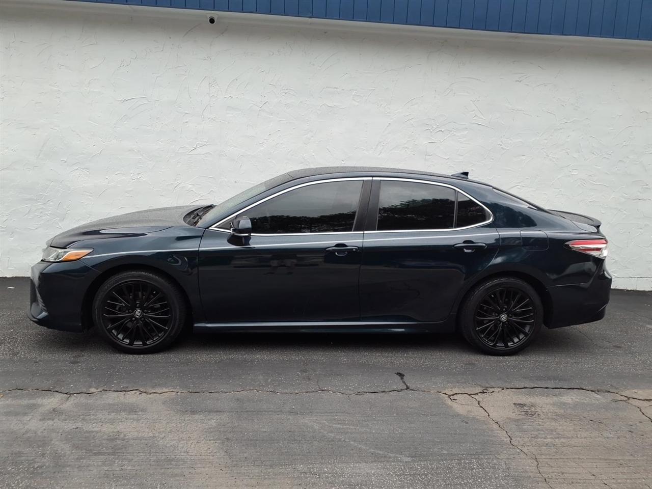 Toyota Camry XLE Auto (Natl) 2019
