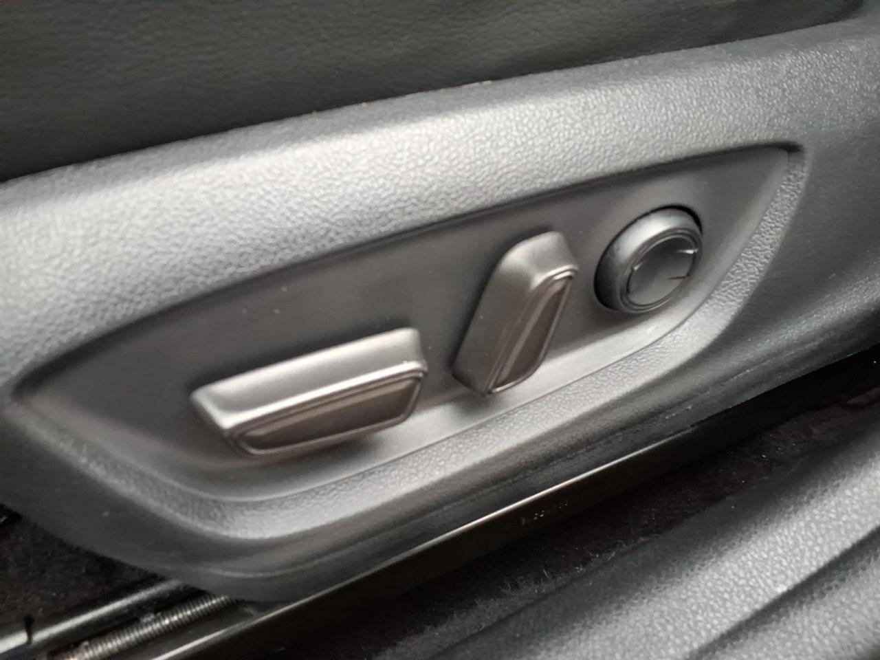 Toyota Camry XLE Auto (Natl) 2019
