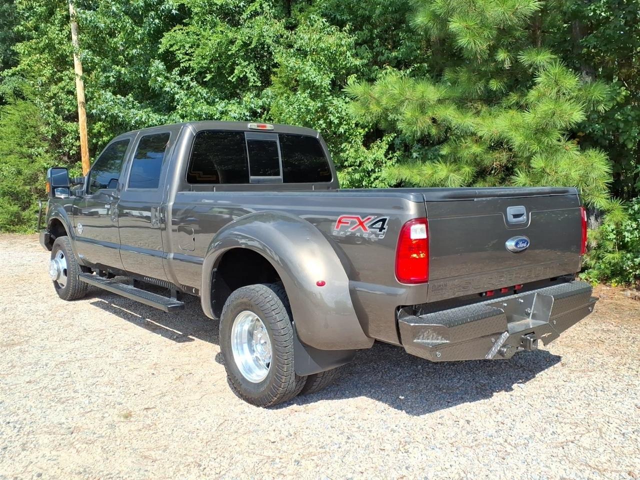 Ford Super Duty F-350 DRW 4WD Crew Cab 172" Lariat 2016