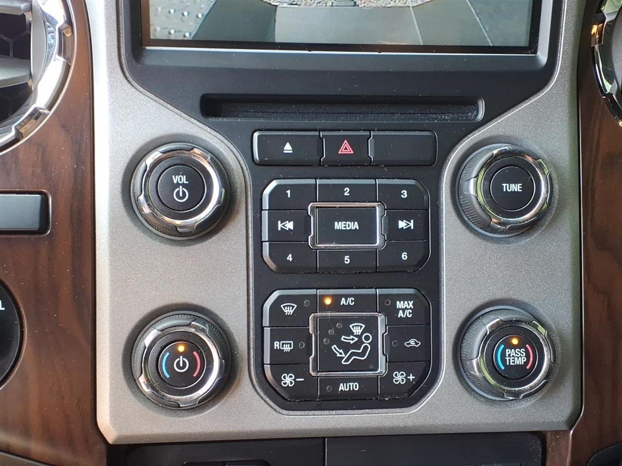 Ford Super Duty F-350 DRW 4WD Crew Cab 172" Lariat 2016