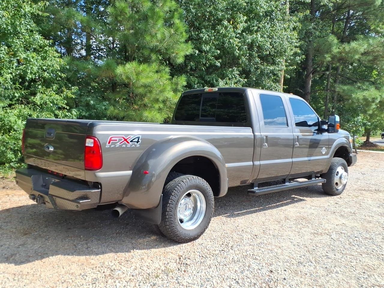 Ford Super Duty F-350 DRW 4WD Crew Cab 172" Lariat 2016