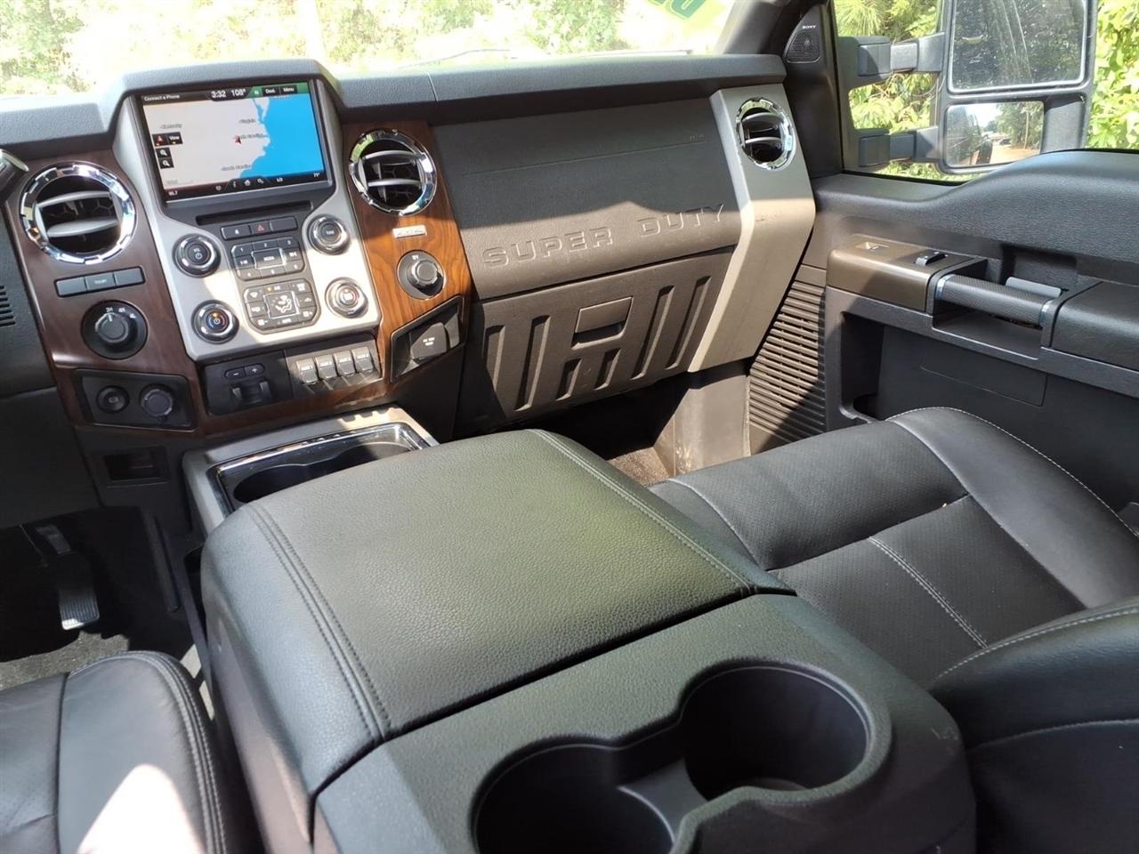 Ford Super Duty F-350 DRW 4WD Crew Cab 172" Lariat 2016