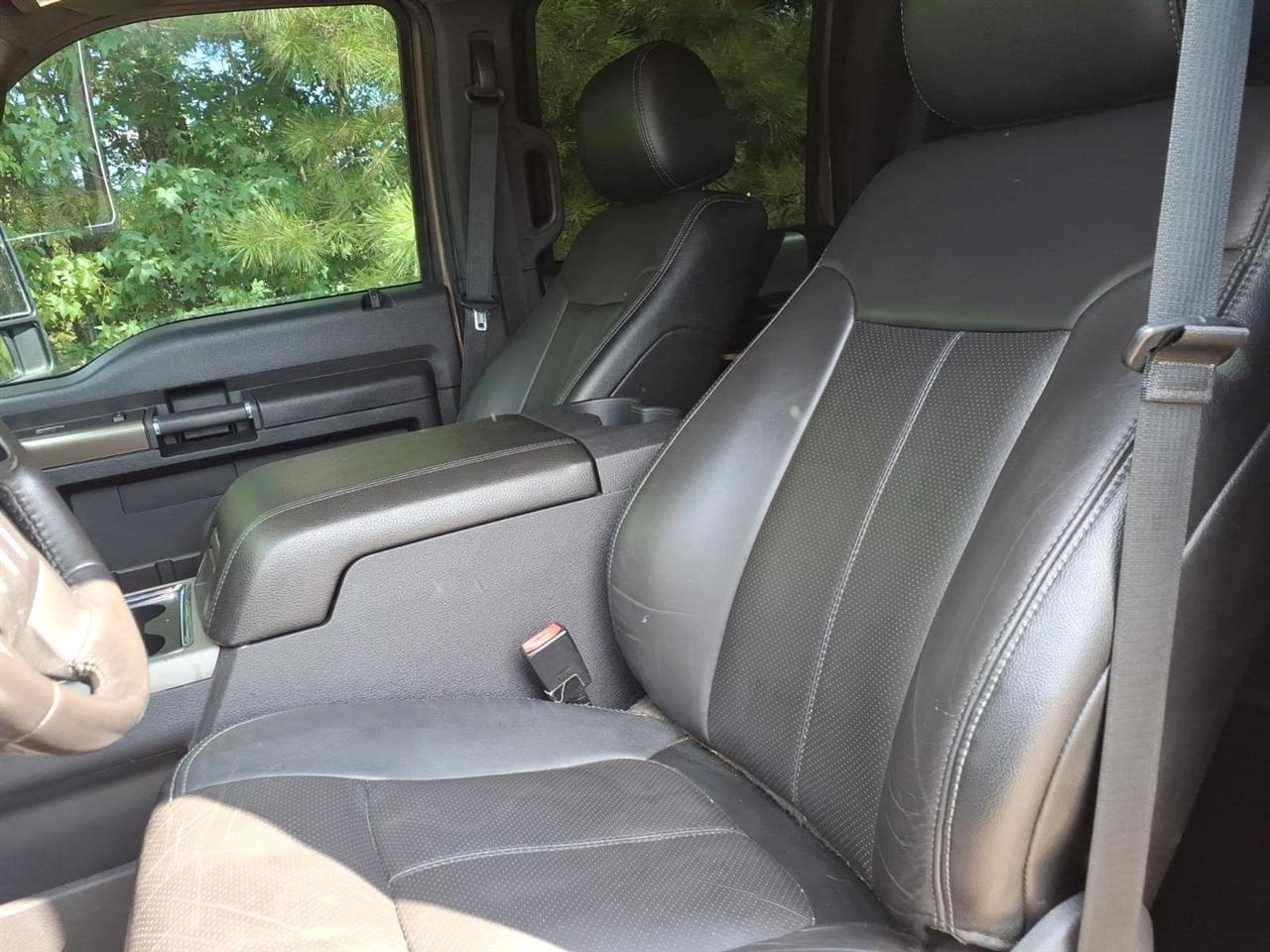 Ford Super Duty F-350 DRW 4WD Crew Cab 172" Lariat 2016