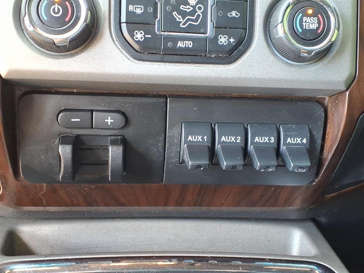 Ford Super Duty F-350 DRW 4WD Crew Cab 172" Lariat 2016