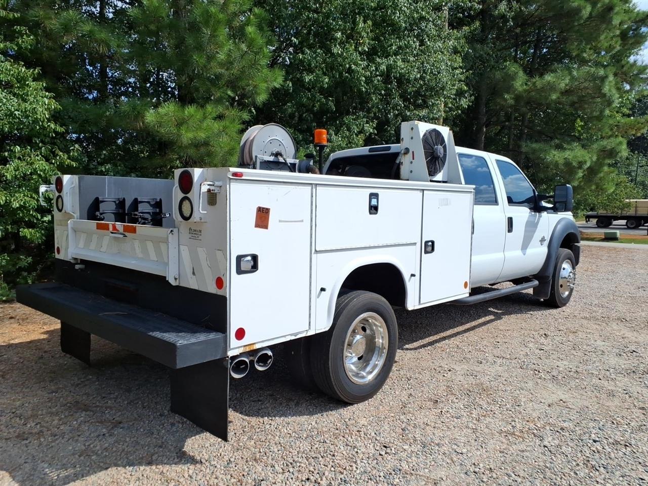 Ford Super Duty F-550 DRW 2WD Crew Cab 176" WB 60" CA Lariat 2015