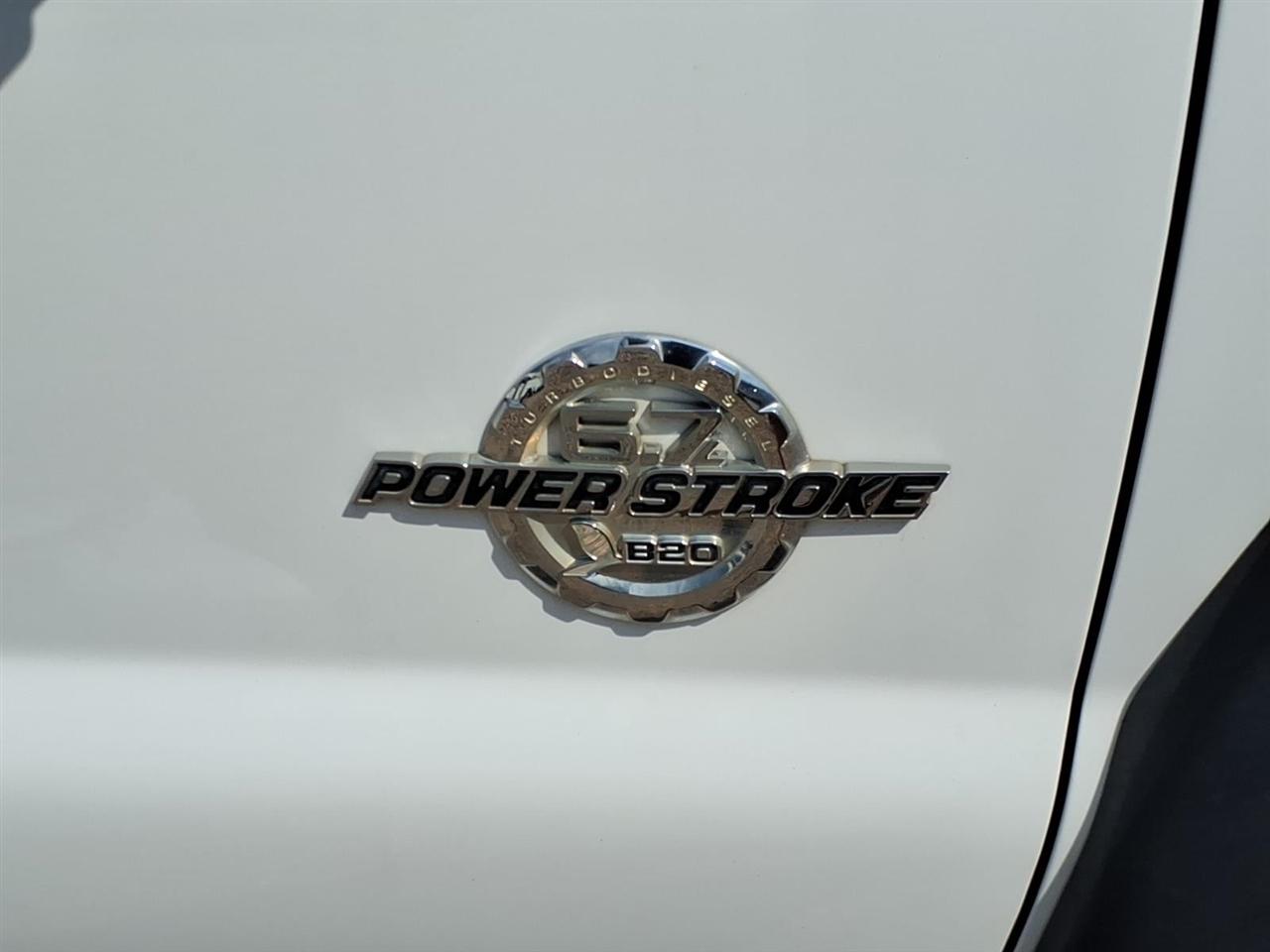 Ford Super Duty F-550 DRW 2WD Crew Cab 176" WB 60" CA Lariat 2015