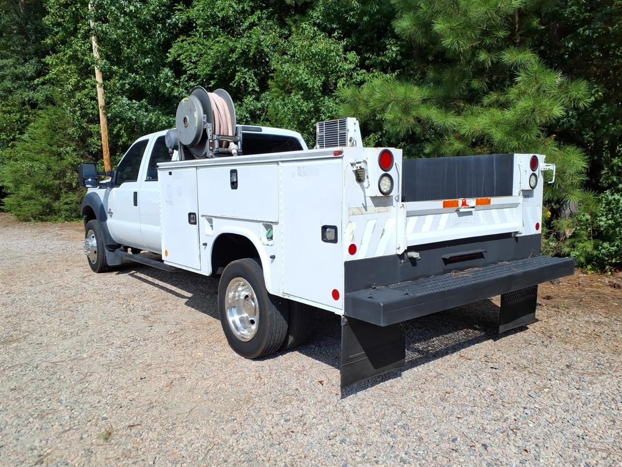 Ford Super Duty F-550 DRW 2WD Crew Cab 176" WB 60" CA Lariat 2015