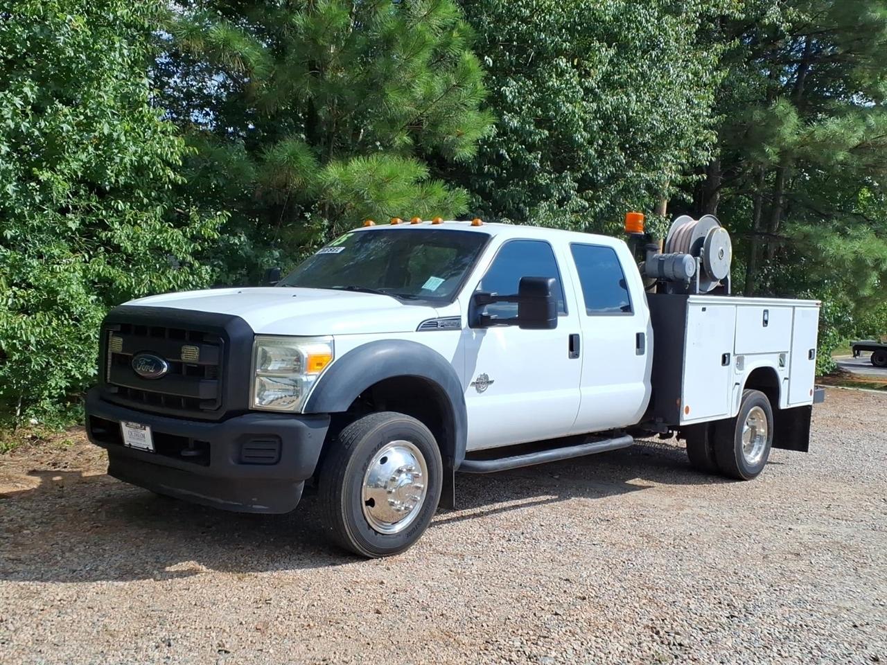 Ford Super Duty F-550 DRW 2WD Crew Cab 176" WB 60" CA Lariat 2015