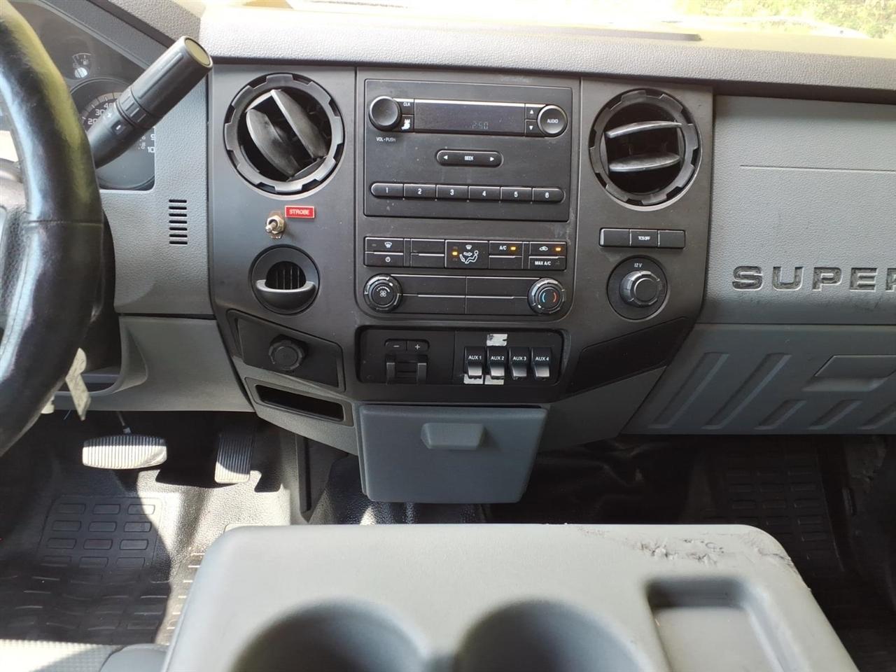 Ford Super Duty F-550 DRW 2WD Crew Cab 176" WB 60" CA Lariat 2015