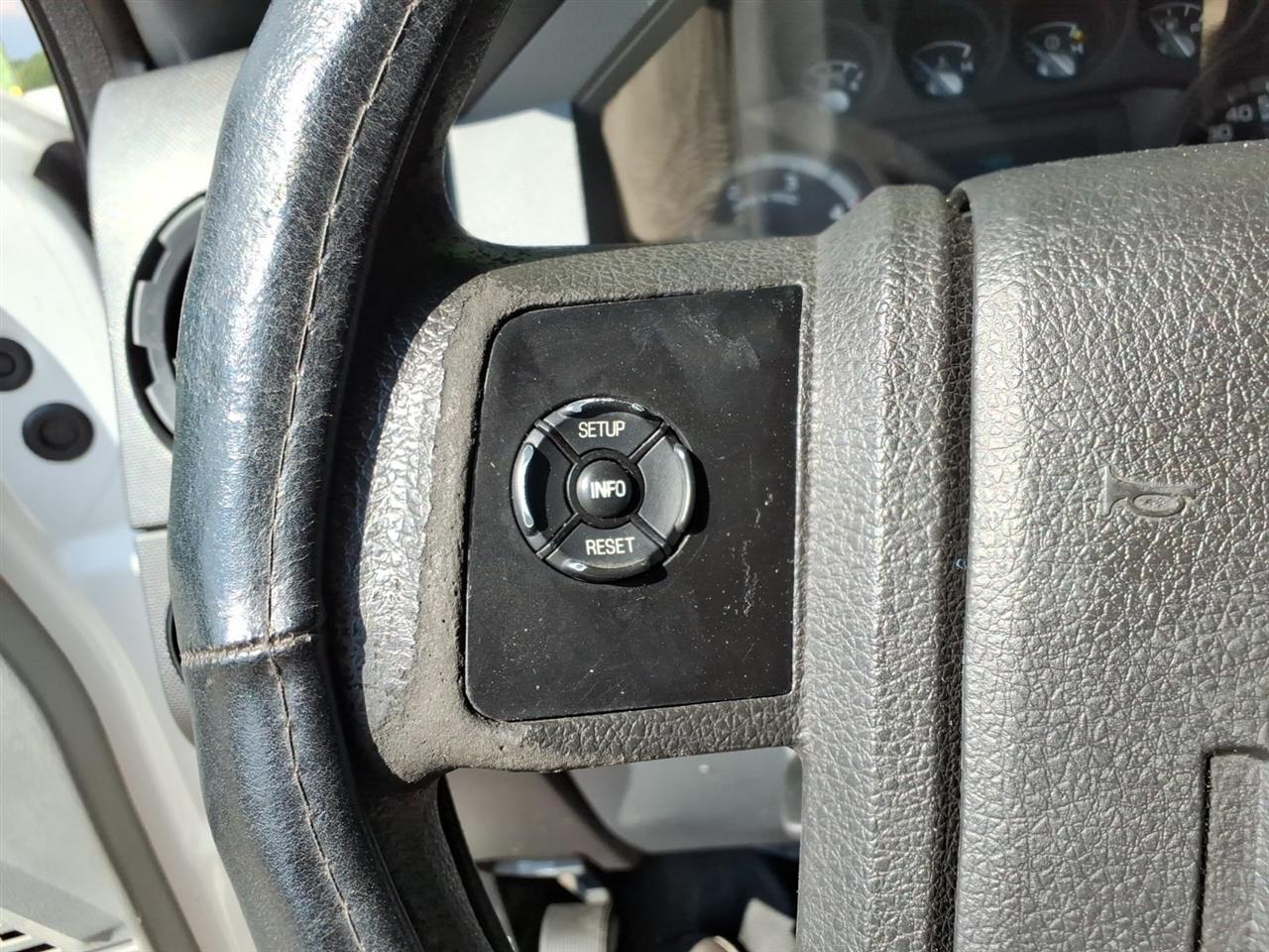 Ford Super Duty F-550 DRW 2WD Crew Cab 176" WB 60" CA Lariat 2015