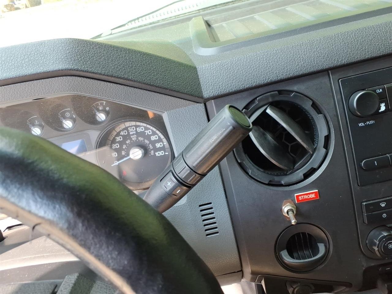 Ford Super Duty F-550 DRW 2WD Crew Cab 176" WB 60" CA Lariat 2015