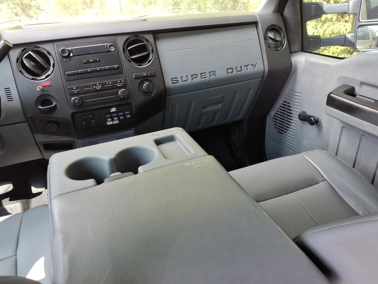 2015 Ford F-550 - Photo 18